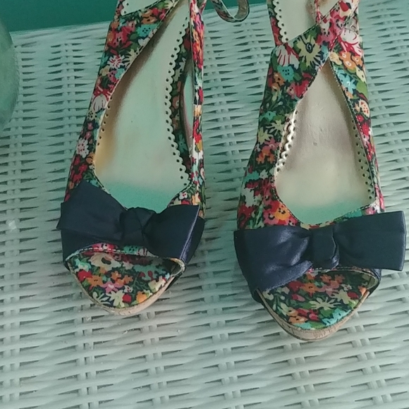 Rampage Multi Colored Flowered Sling Back Heels - Picture 7 of 9
